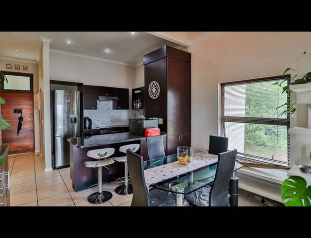 2 BEDROOM APARTMENT FOR SALE IN BRYANSTON